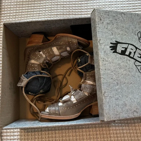 NWT FreeBird Hazel Gladiator Sandals - Picture 8 of 9